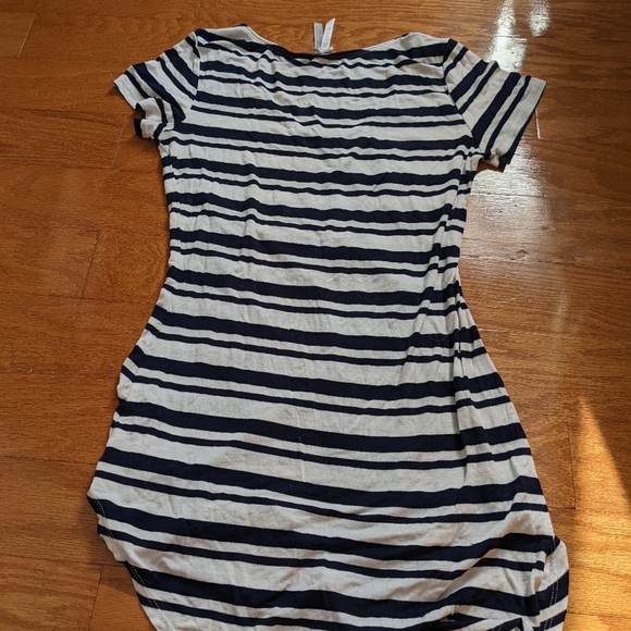 White and navy blue t-shirt in size small - Picture 3 of 3